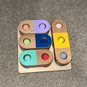 Kiwico Colorful wooden peg board